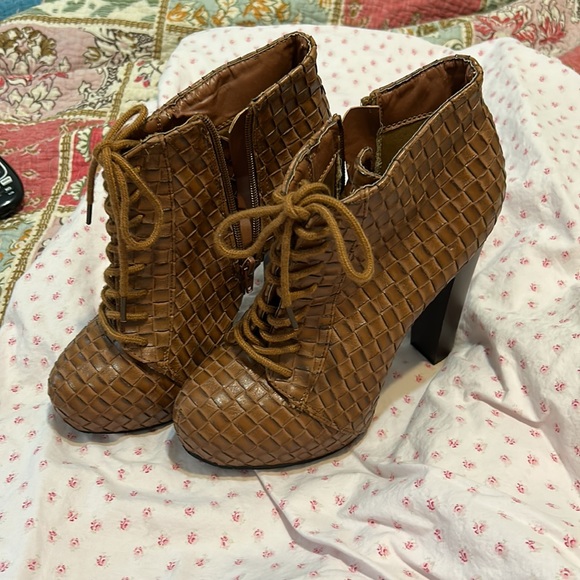 Charlotte Russe Shoes - Beautiful women’s size 8 Charlotte Russe Basket weave Style Ankle boots